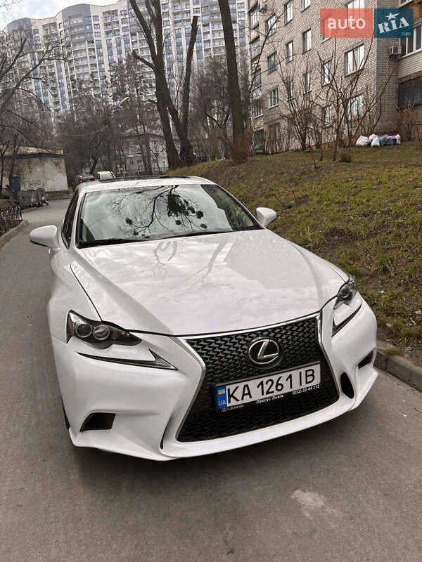 Lexus IS 2013