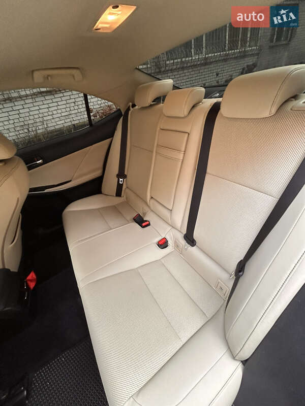 Седан Lexus IS 2013 в Киеве