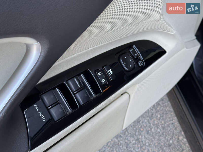 Седан Lexus IS 2011 в Киеве