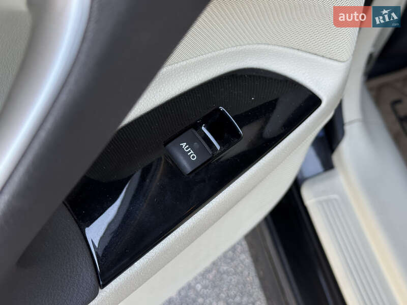 Седан Lexus IS 2011 в Киеве