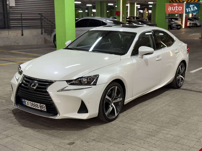 Седан Lexus IS 2017 в 