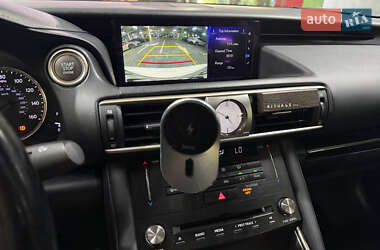 Седан Lexus IS 2017 в 