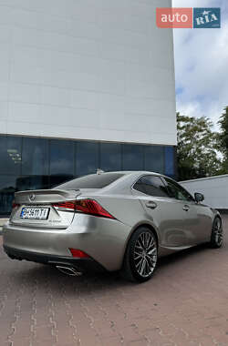 Седан Lexus IS 2017 в 