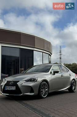 Седан Lexus IS 2017 в 