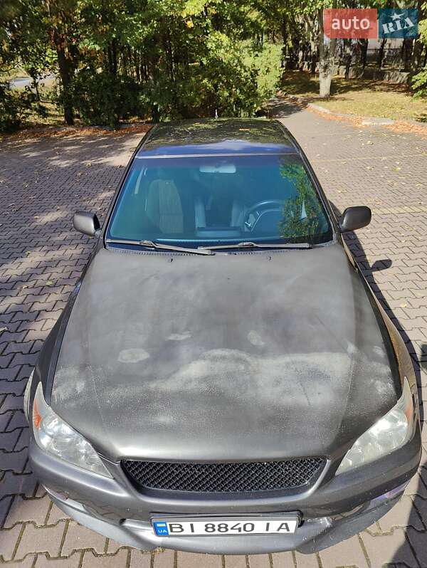 Седан Lexus IS 1999 в Миргороде