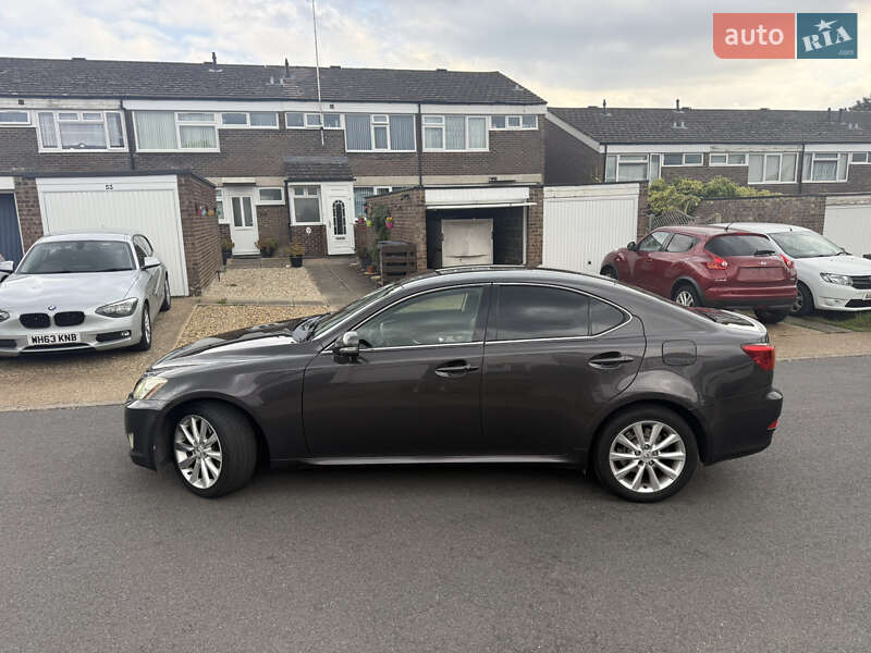 Седан Lexus IS 2009 в Краснограде