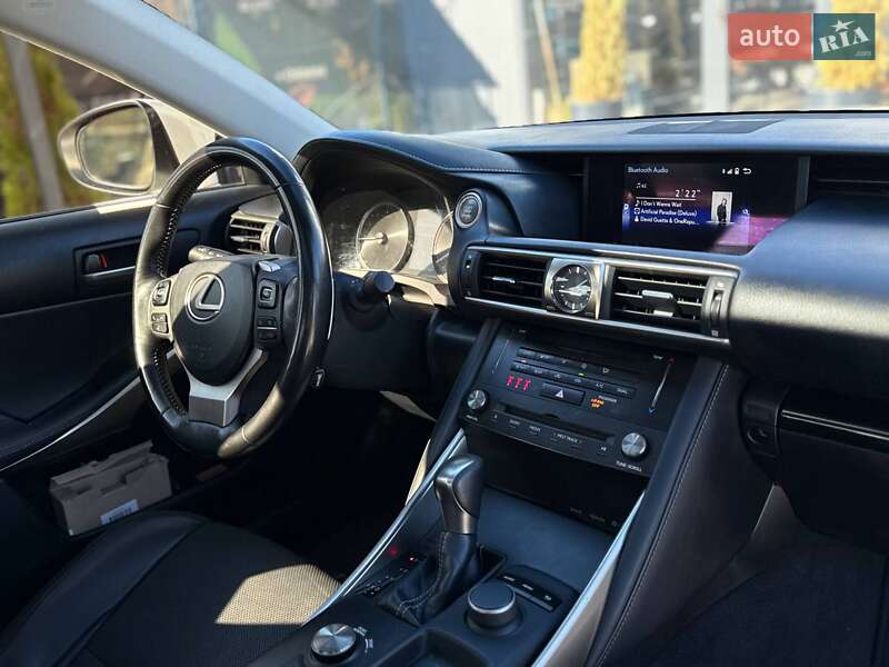 Седан Lexus IS 2017 в Киеве