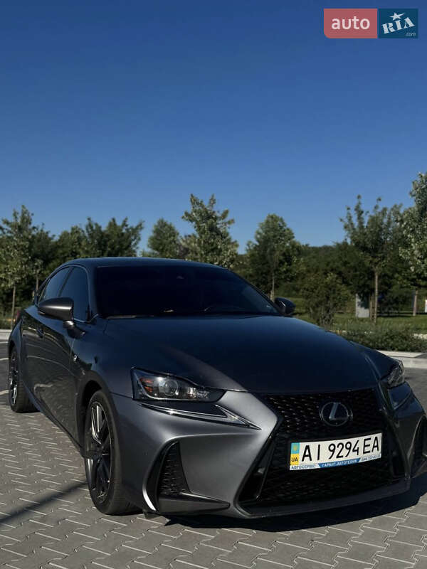 Lexus IS 2018
