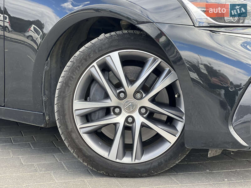 Седан Lexus IS 2020 в Ужгороде