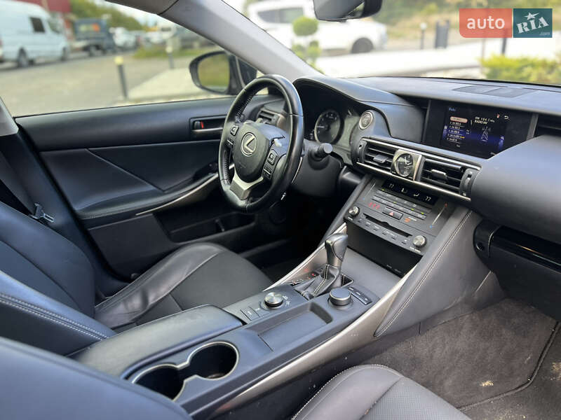 Седан Lexus IS 2020 в Ужгороде