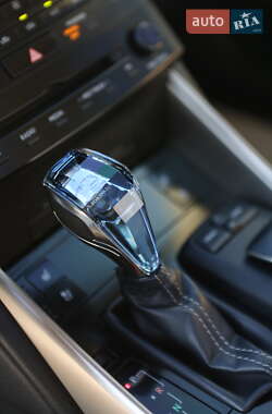 Седан Lexus IS 2013 в 