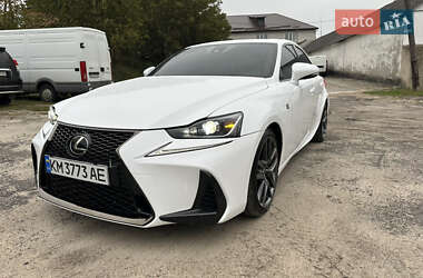 Седан Lexus IS 2018 в 
