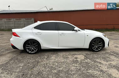 Седан Lexus IS 2018 в 