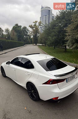 Седан Lexus IS 2016 в 