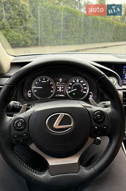 Седан Lexus IS 2016 в 