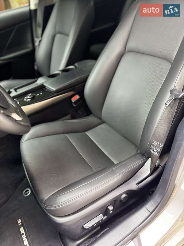 Седан Lexus IS 2013 в Днепре