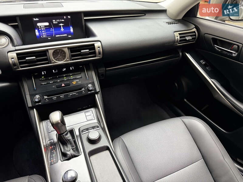 Седан Lexus IS 2013 в Днепре