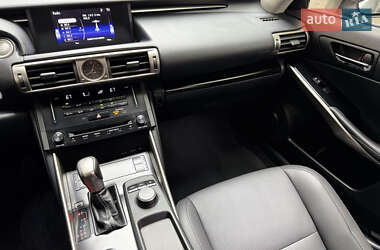 Седан Lexus IS 2013 в 