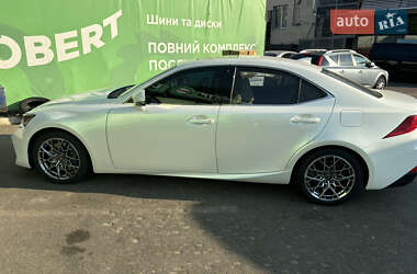 Седан Lexus IS 2018 в 