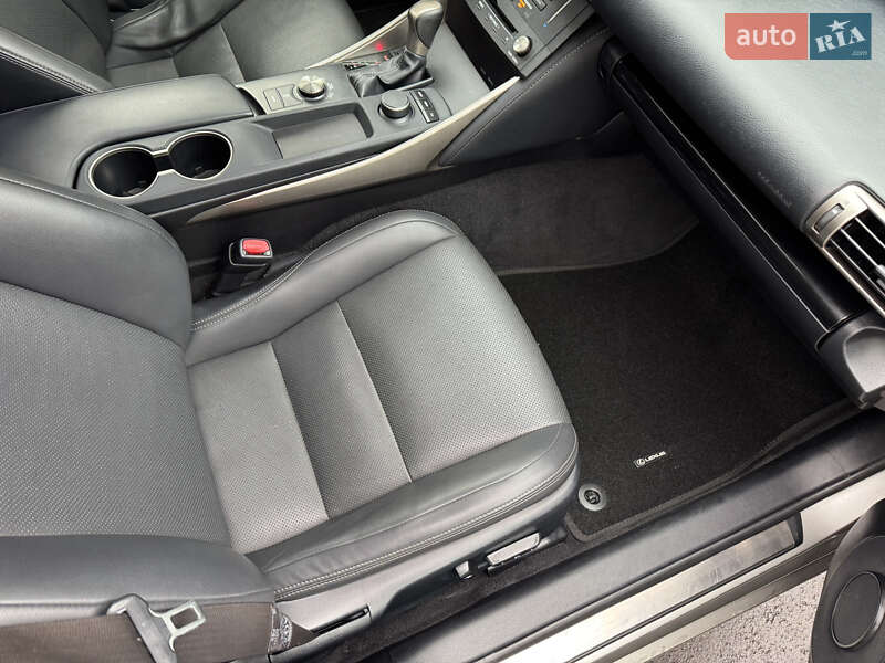 Седан Lexus IS 2014 в Киеве