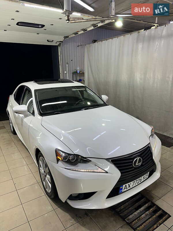 Седан Lexus IS 2014 в 