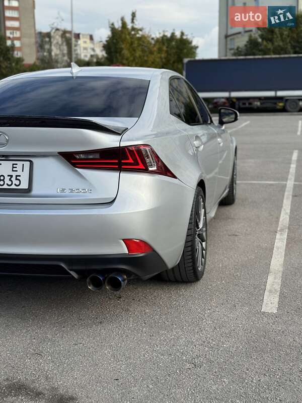 Седан Lexus IS 2015 в Ивано-Франковске