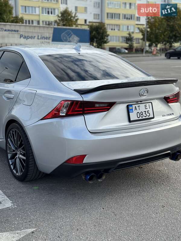 Седан Lexus IS 2015 в Ивано-Франковске