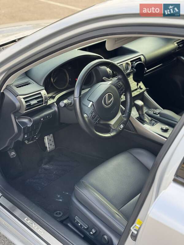 Седан Lexus IS 2015 в Ивано-Франковске