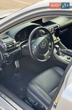 Седан Lexus IS 2015 в 