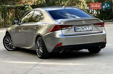 Седан Lexus IS 2017 в 