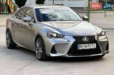 Седан Lexus IS 2017 в 