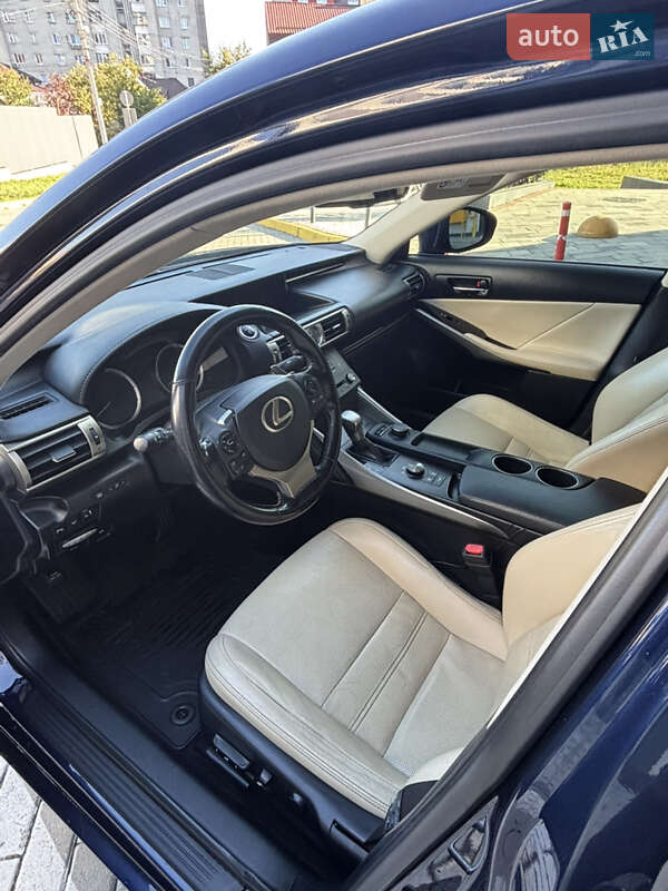 Седан Lexus IS 2015 в Львові фото 13 Седан Lexus IS 2015 в Львові