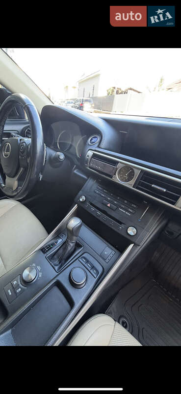 Седан Lexus IS 2015 в Львові фото 17 Седан Lexus IS 2015 в Львові