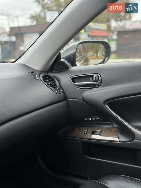 Кабриолет Lexus IS 2009 в Киеве фото 4 Кабриолет Lexus IS 2009 в Киеве