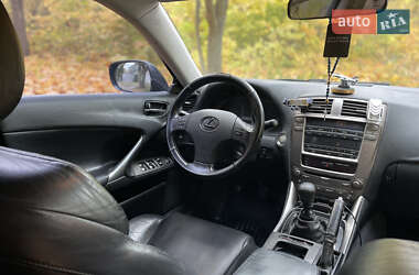 Седан Lexus IS 2005 в  фото 4 Седан Lexus IS 2005 в
