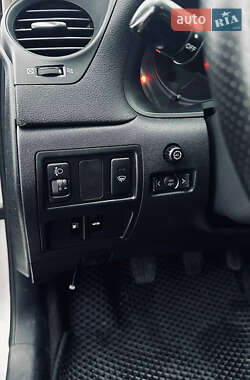 Седан Lexus IS 2006 в  фото 32 Седан Lexus IS 2006 в