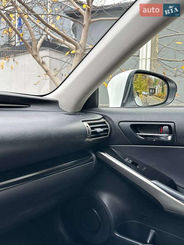 Седан Lexus IS 2013 в Киеве