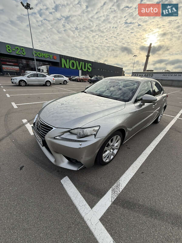 Седан Lexus IS 2013 в Киеве