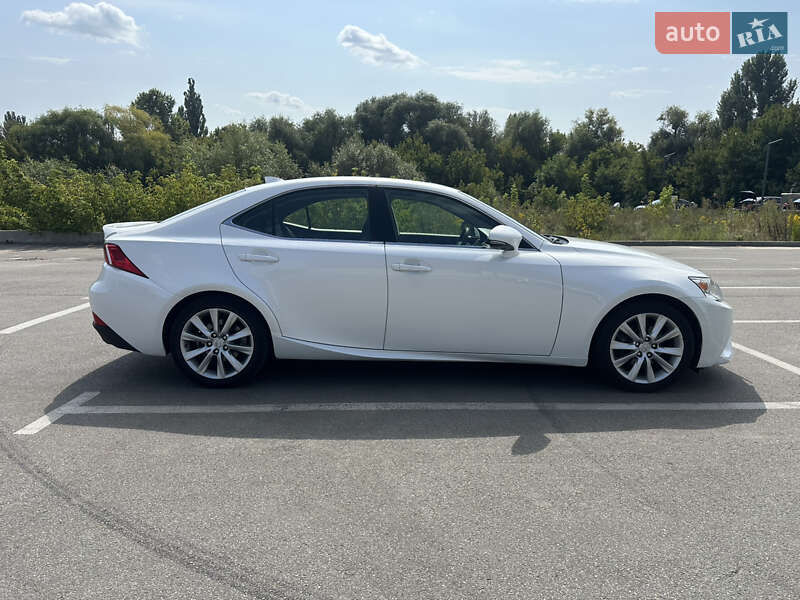 Седан Lexus IS 2015 в Києві