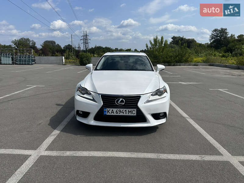 Седан Lexus IS 2015 в Києві