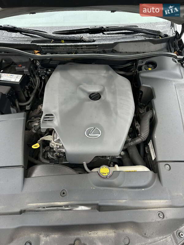 Седан Lexus IS 2007 в Львові