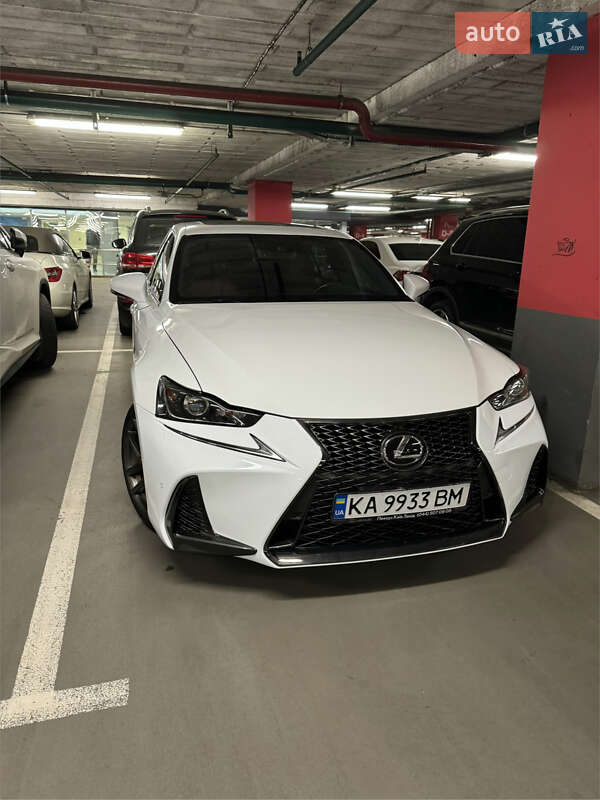 Седан Lexus IS 2017 в Киеве фото Седан Lexus IS 2017 в Киеве