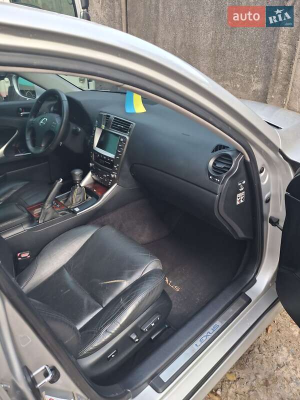 Седан Lexus IS 2005 в Полтаві