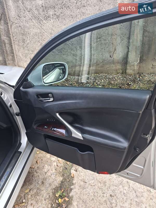 Седан Lexus IS 2005 в Полтаві