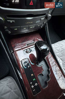 Седан Lexus IS 2005 в Чернигове