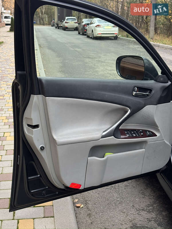 Седан Lexus IS 2005 в Чернігові