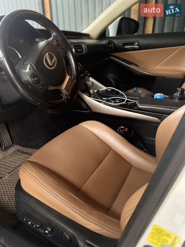 Седан Lexus IS 2013 в Чернигове фото 13 Седан Lexus IS 2013 в Чернигове