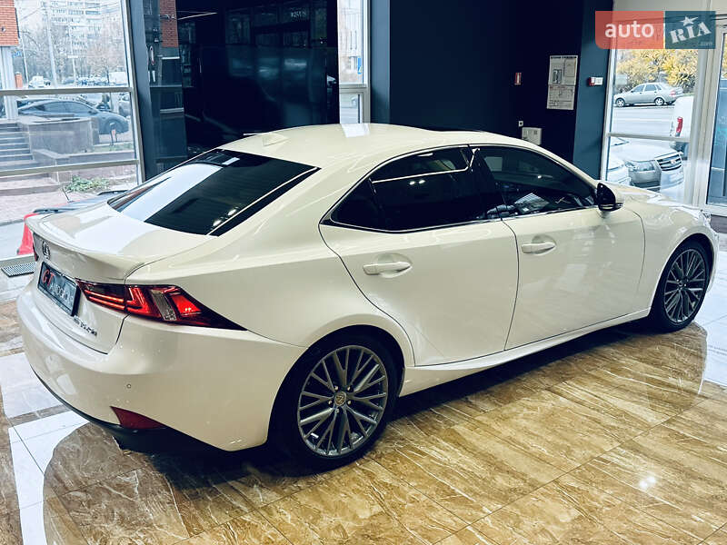 Седан Lexus IS 2015 в Києві