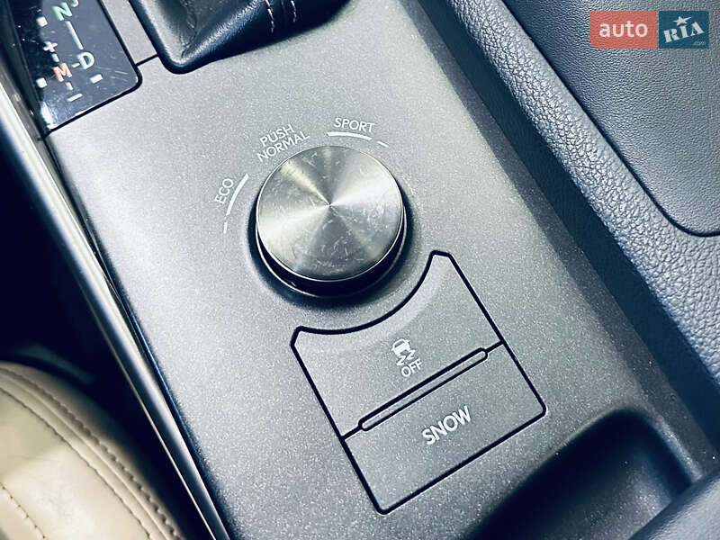 Седан Lexus IS 2015 в Києві