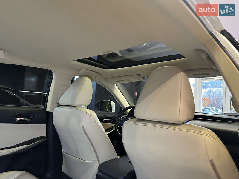 Седан Lexus IS 2015 в Києві